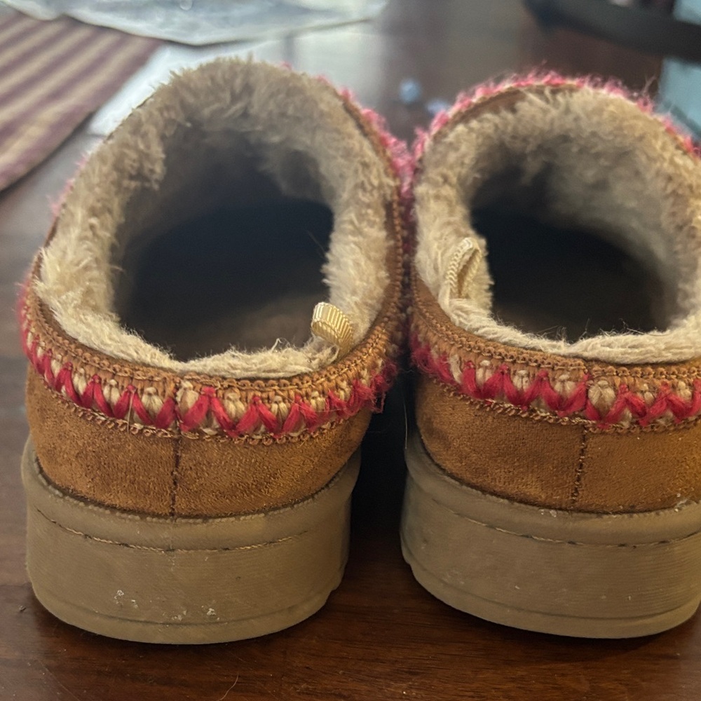 Cozy Brown Kids Clogs with Pink Trim - Picture 4 of 5